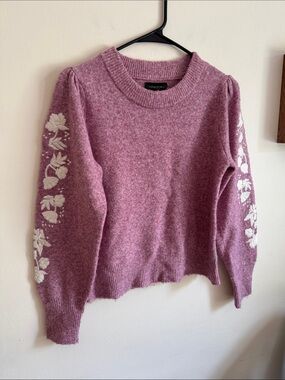 Cynthia rowley Mauve Crewneck Sweater with White Floral Sleeve Embroidery